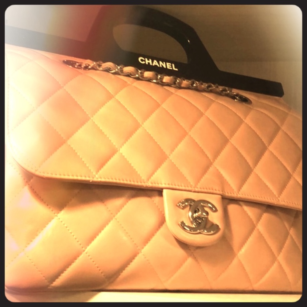 Gorgeous Chanel Blush Cream Hand bag